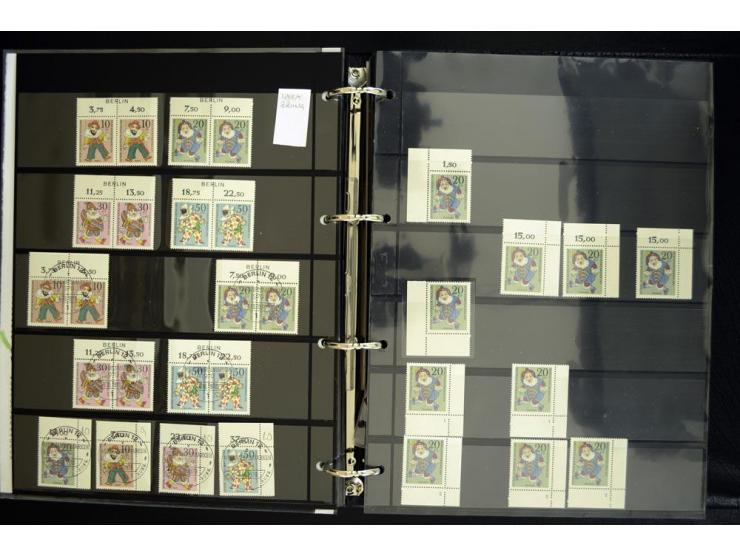 1948/90, postfrische Spezialsammlung, fast ausschließlich Rand- und vor allem Eckrandstücke, dabei auch Paare und 4er-Blocks,