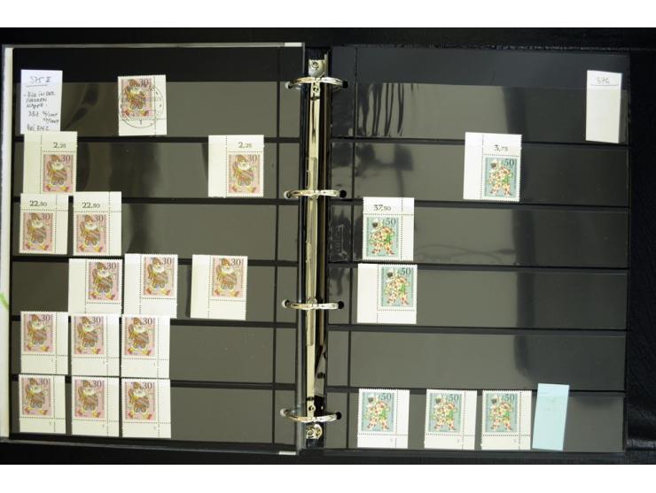 1948/90, postfrische Spezialsammlung, fast ausschließlich Rand- und vor allem Eckrandstücke, dabei auch Paare und 4er-Blocks,