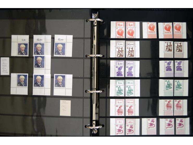 1948/90, postfrische Spezialsammlung, fast ausschließlich Rand- und vor allem Eckrandstücke, dabei auch Paare und 4er-Blocks,