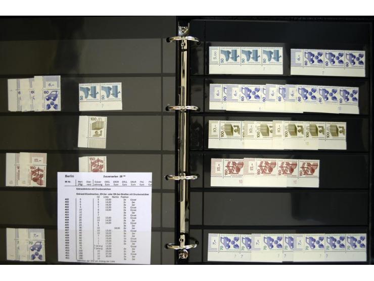 1948/90, postfrische Spezialsammlung, fast ausschließlich Rand- und vor allem Eckrandstücke, dabei auch Paare und 4er-Blocks,