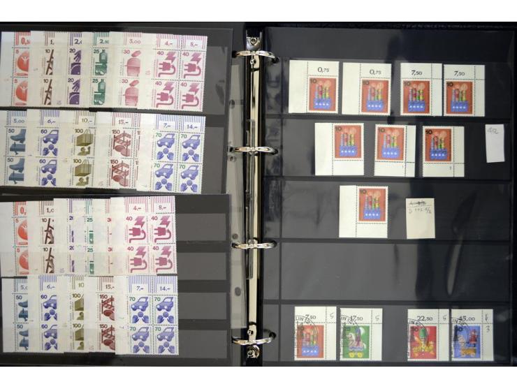 1948/90, postfrische Spezialsammlung, fast ausschließlich Rand- und vor allem Eckrandstücke, dabei auch Paare und 4er-Blocks,