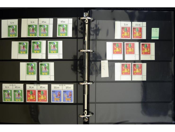 1948/90, postfrische Spezialsammlung, fast ausschließlich Rand- und vor allem Eckrandstücke, dabei auch Paare und 4er-Blocks,
