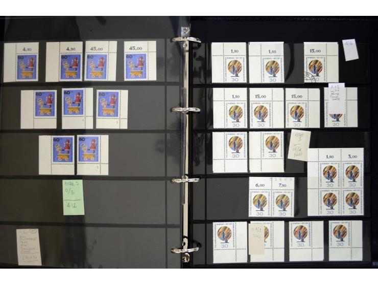 1948/90, postfrische Spezialsammlung, fast ausschließlich Rand- und vor allem Eckrandstücke, dabei auch Paare und 4er-Blocks,