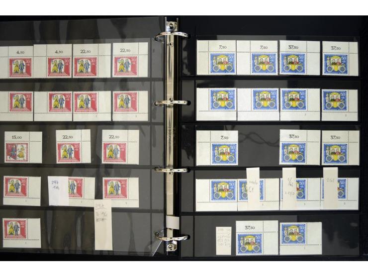 1948/90, postfrische Spezialsammlung, fast ausschließlich Rand- und vor allem Eckrandstücke, dabei auch Paare und 4er-Blocks,