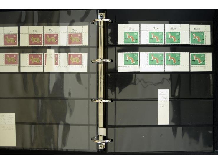 1948/90, postfrische Spezialsammlung, fast ausschließlich Rand- und vor allem Eckrandstücke, dabei auch Paare und 4er-Blocks,