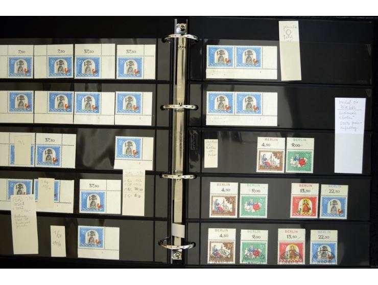 1948/90, postfrische Spezialsammlung, fast ausschließlich Rand- und vor allem Eckrandstücke, dabei auch Paare und 4er-Blocks,