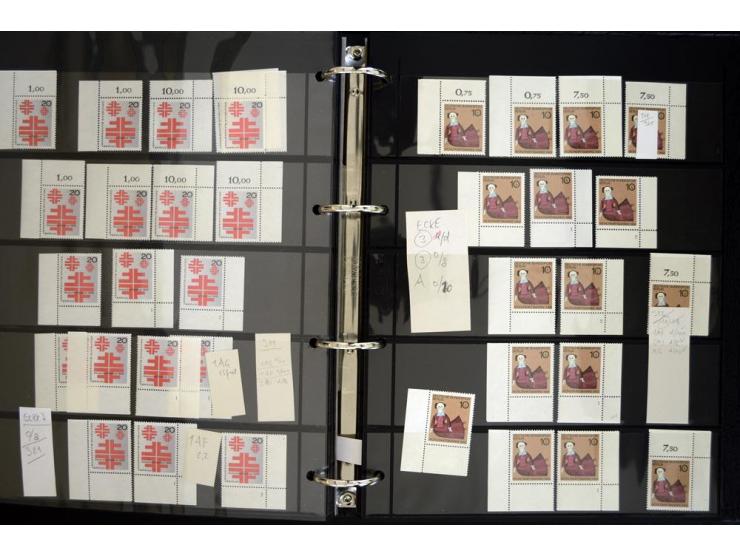 1948/90, postfrische Spezialsammlung, fast ausschließlich Rand- und vor allem Eckrandstücke, dabei auch Paare und 4er-Blocks,