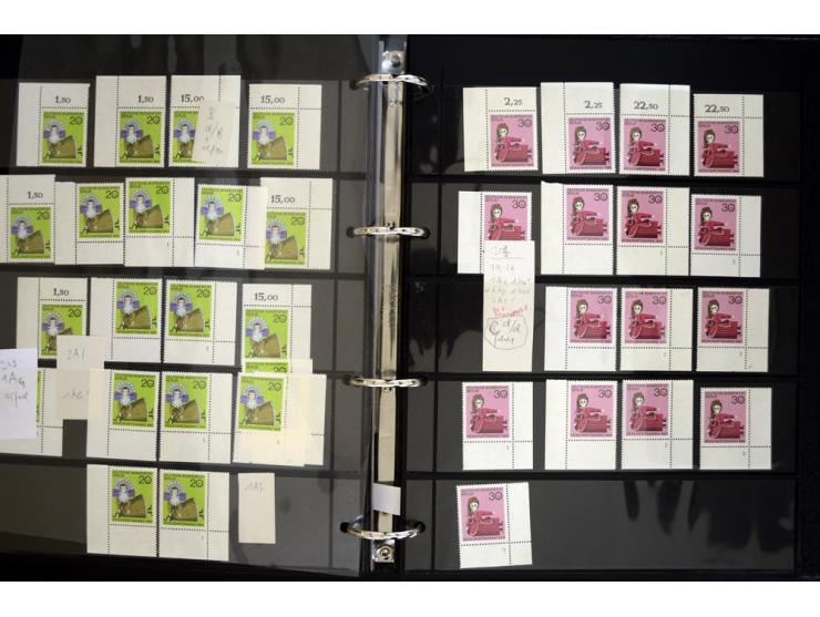 1948/90, postfrische Spezialsammlung, fast ausschließlich Rand- und vor allem Eckrandstücke, dabei auch Paare und 4er-Blocks,