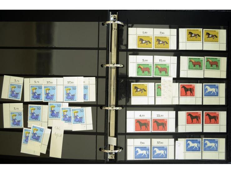 1948/90, postfrische Spezialsammlung, fast ausschließlich Rand- und vor allem Eckrandstücke, dabei auch Paare und 4er-Blocks,