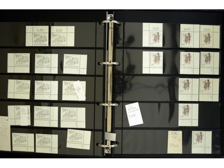 1948/90, postfrische Spezialsammlung, fast ausschließlich Rand- und vor allem Eckrandstücke, dabei auch Paare und 4er-Blocks,
