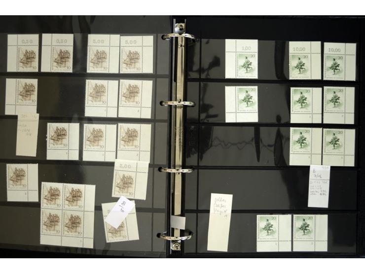 1948/90, postfrische Spezialsammlung, fast ausschließlich Rand- und vor allem Eckrandstücke, dabei auch Paare und 4er-Blocks,