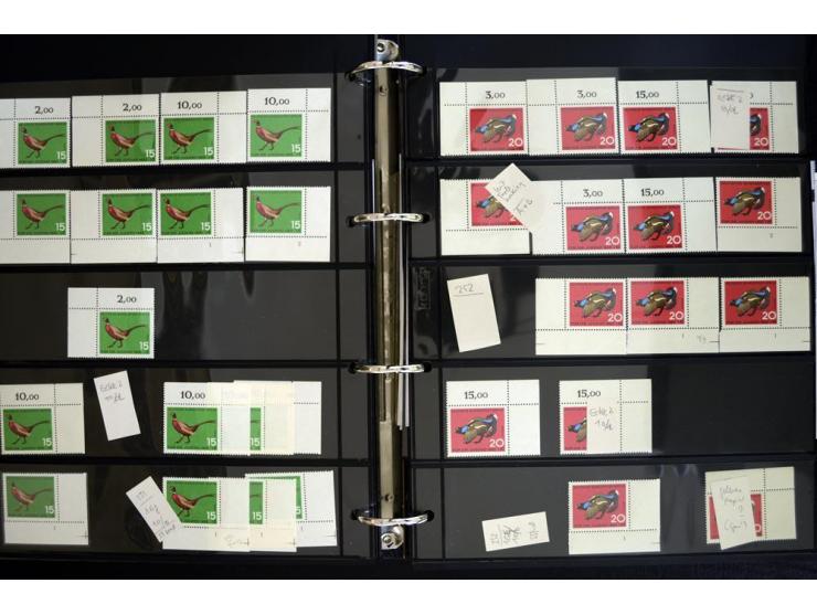 1948/90, postfrische Spezialsammlung, fast ausschließlich Rand- und vor allem Eckrandstücke, dabei auch Paare und 4er-Blocks,
