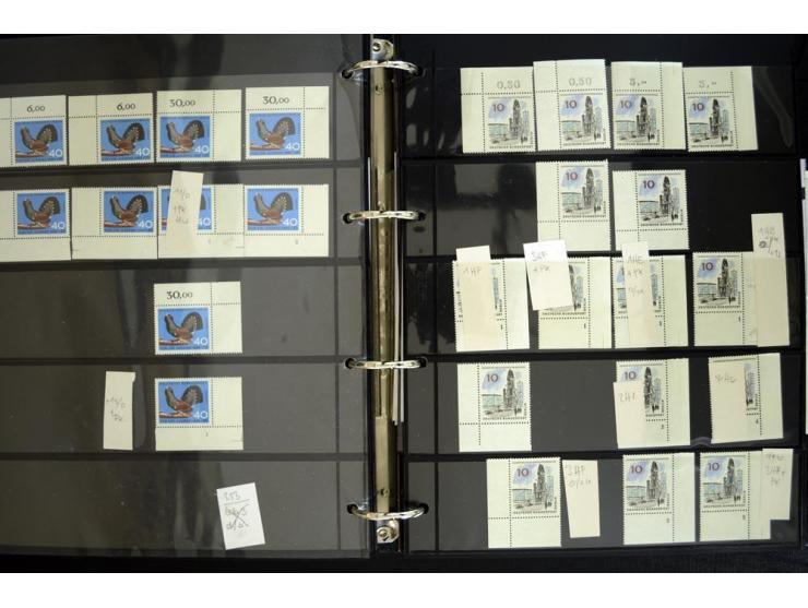 1948/90, postfrische Spezialsammlung, fast ausschließlich Rand- und vor allem Eckrandstücke, dabei auch Paare und 4er-Blocks,