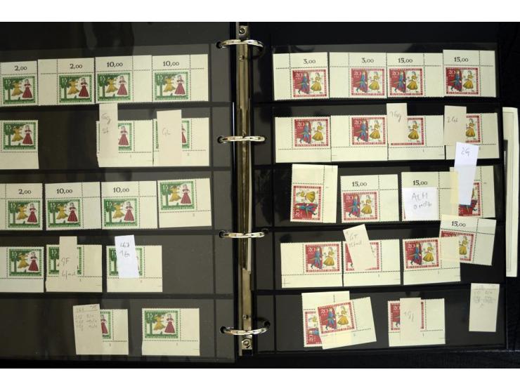 1948/90, postfrische Spezialsammlung, fast ausschließlich Rand- und vor allem Eckrandstücke, dabei auch Paare und 4er-Blocks,