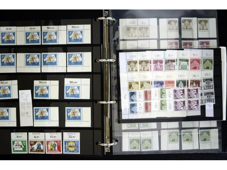 1948/90, postfrische Spezialsammlung, fast ausschließlich Rand- und vor allem Eckrandstücke, dabei auch Paare und 4er-Blocks,
