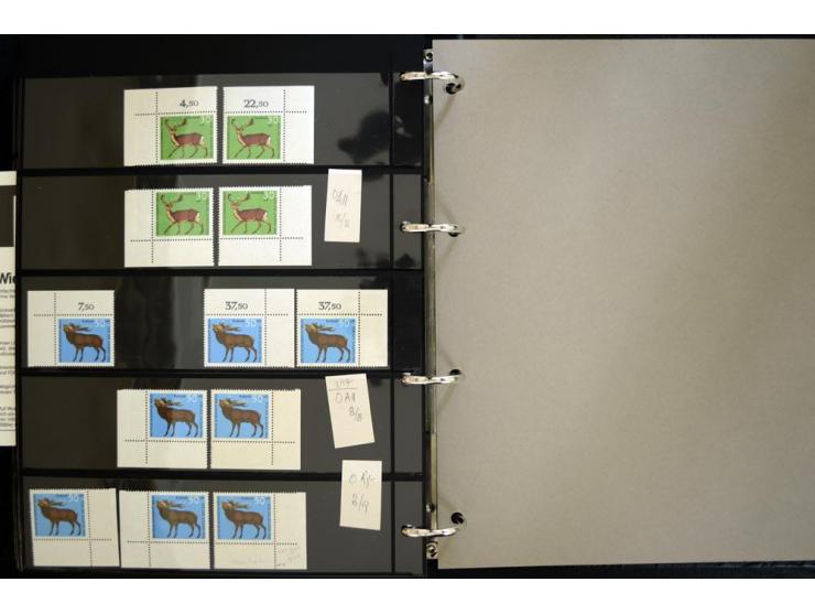 1948/90, postfrische Spezialsammlung, fast ausschließlich Rand- und vor allem Eckrandstücke, dabei auch Paare und 4er-Blocks,