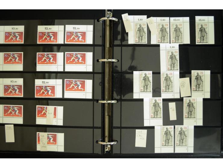 1948/90, postfrische Spezialsammlung, fast ausschließlich Rand- und vor allem Eckrandstücke, dabei auch Paare und 4er-Blocks,