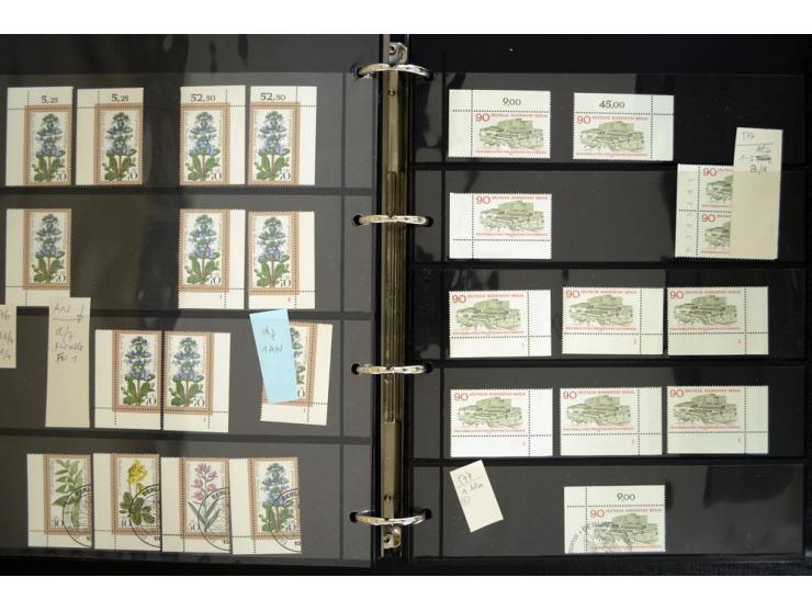 1948/90, postfrische Spezialsammlung, fast ausschließlich Rand- und vor allem Eckrandstücke, dabei auch Paare und 4er-Blocks,