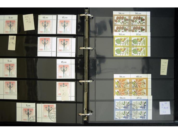 1948/90, postfrische Spezialsammlung, fast ausschließlich Rand- und vor allem Eckrandstücke, dabei auch Paare und 4er-Blocks,