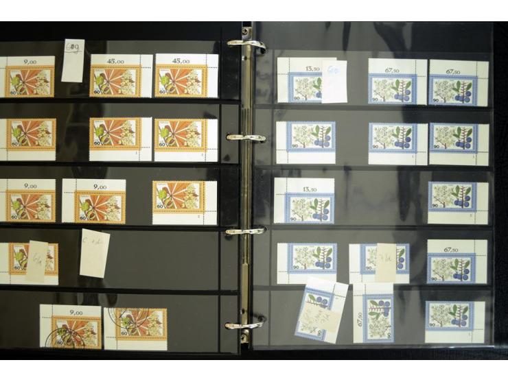 1948/90, postfrische Spezialsammlung, fast ausschließlich Rand- und vor allem Eckrandstücke, dabei auch Paare und 4er-Blocks,