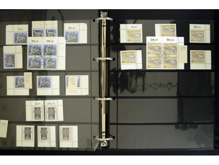 1948/90, postfrische Spezialsammlung, fast ausschließlich Rand- und vor allem Eckrandstücke, dabei auch Paare und 4er-Blocks,