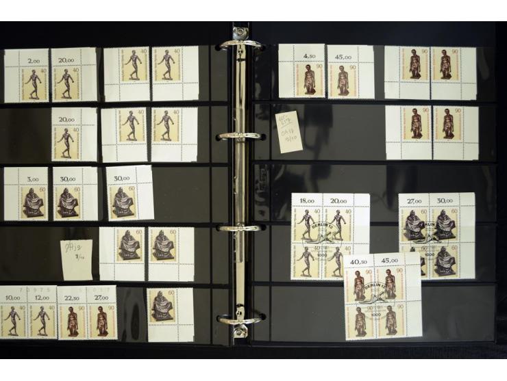 1948/90, postfrische Spezialsammlung, fast ausschließlich Rand- und vor allem Eckrandstücke, dabei auch Paare und 4er-Blocks,