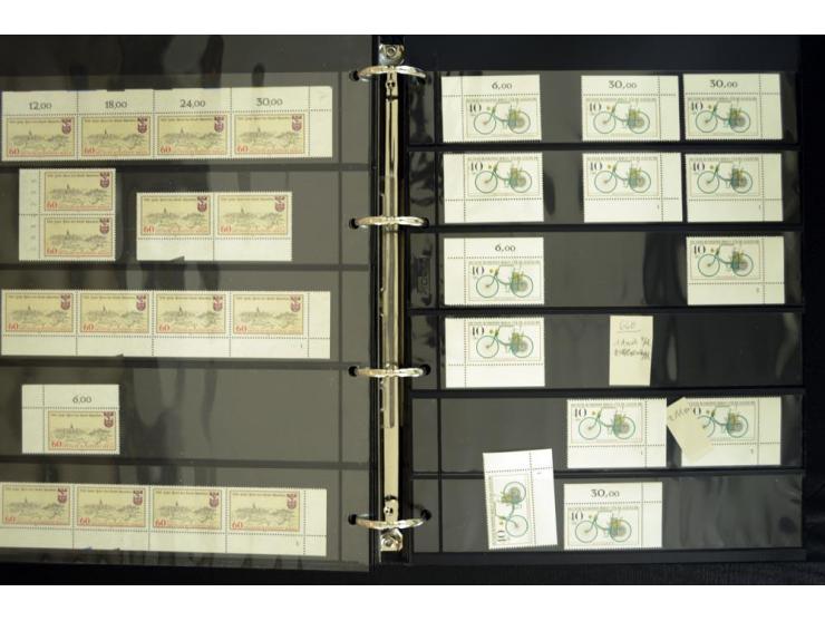 1948/90, postfrische Spezialsammlung, fast ausschließlich Rand- und vor allem Eckrandstücke, dabei auch Paare und 4er-Blocks,