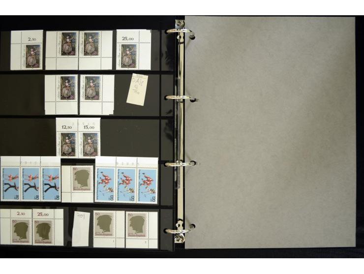 1948/90, postfrische Spezialsammlung, fast ausschließlich Rand- und vor allem Eckrandstücke, dabei auch Paare und 4er-Blocks,