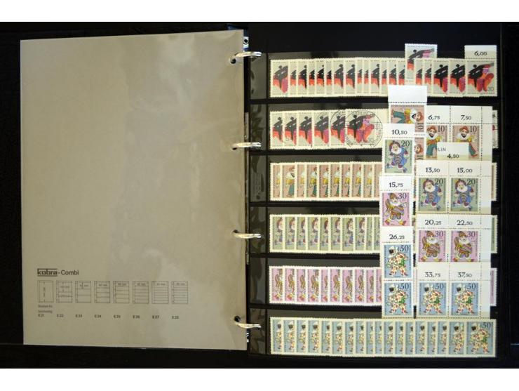 1948/1990, umfangreicher Sammlerbestand in 16 Alben, vieles mehrfach, dabei u.a. Mi.-Nr.  27, 32, 33, 34, 38(2) ,39(2) ,40(2)