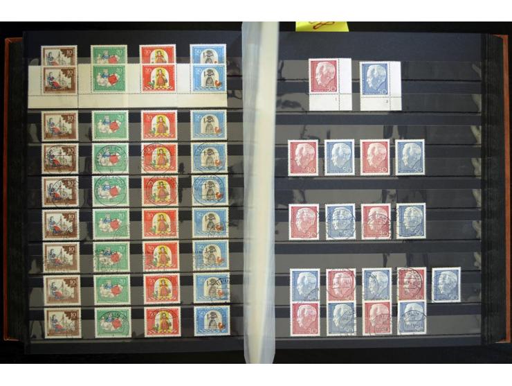 1948/1990, umfangreicher Sammlerbestand in 16 Alben, vieles mehrfach, dabei u.a. Mi.-Nr.  27, 32, 33, 34, 38(2) ,39(2) ,40(2)