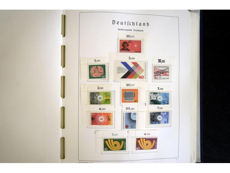 1949/90, postfrisch, in den Hauptnummern weit überkomplette Sammlung, dabei fast alle Werte aus Bogenecke, dabei u.a. Mi.-Nr.