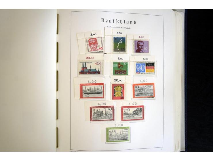 1949/90, postfrisch, in den Hauptnummern weit überkomplette Sammlung, dabei fast alle Werte aus Bogenecke, dabei u.a. Mi.-Nr.