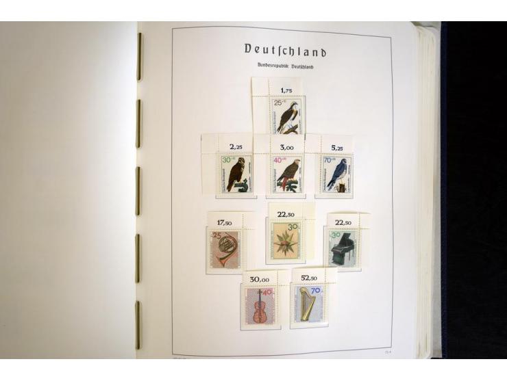 1949/90, postfrisch, in den Hauptnummern weit überkomplette Sammlung, dabei fast alle Werte aus Bogenecke, dabei u.a. Mi.-Nr.