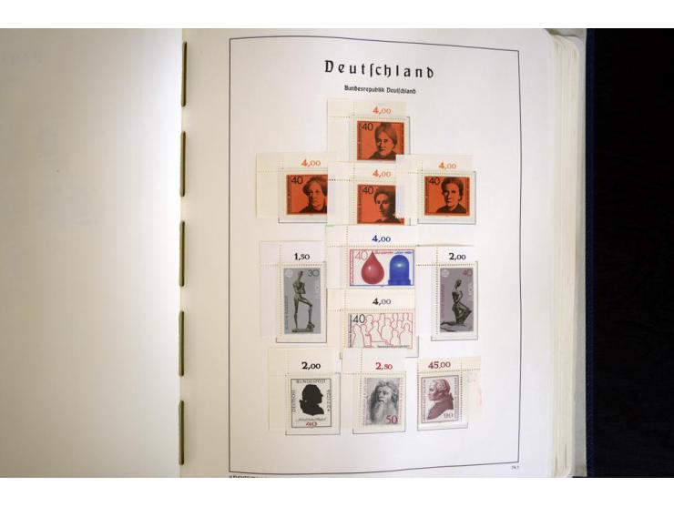 1949/90, postfrisch, in den Hauptnummern weit überkomplette Sammlung, dabei fast alle Werte aus Bogenecke, dabei u.a. Mi.-Nr.