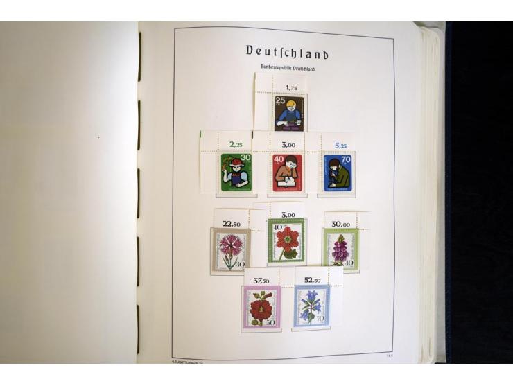 1949/90, postfrisch, in den Hauptnummern weit überkomplette Sammlung, dabei fast alle Werte aus Bogenecke, dabei u.a. Mi.-Nr.