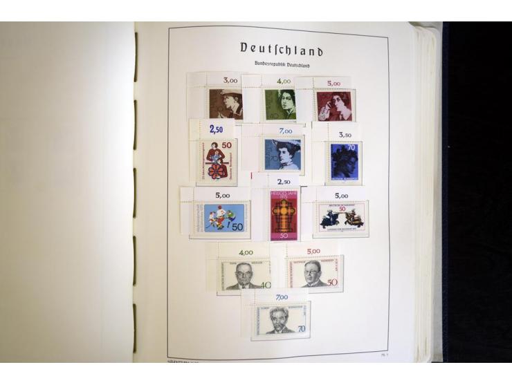 1949/90, postfrisch, in den Hauptnummern weit überkomplette Sammlung, dabei fast alle Werte aus Bogenecke, dabei u.a. Mi.-Nr.