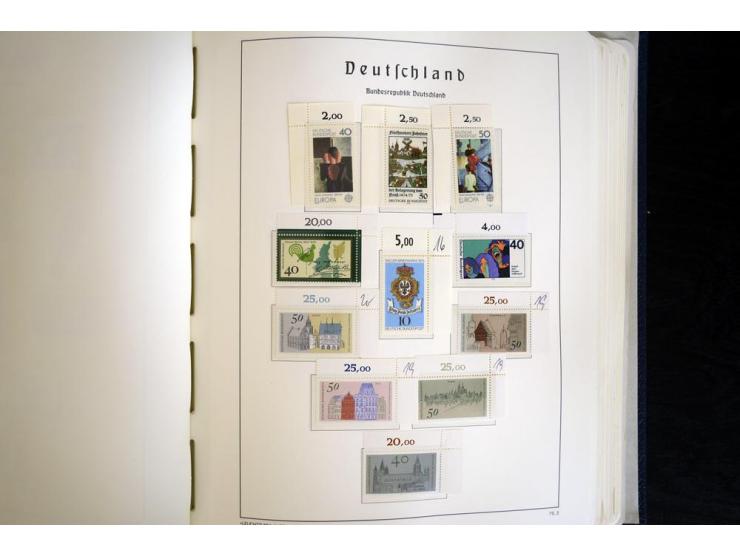 1949/90, postfrisch, in den Hauptnummern weit überkomplette Sammlung, dabei fast alle Werte aus Bogenecke, dabei u.a. Mi.-Nr.