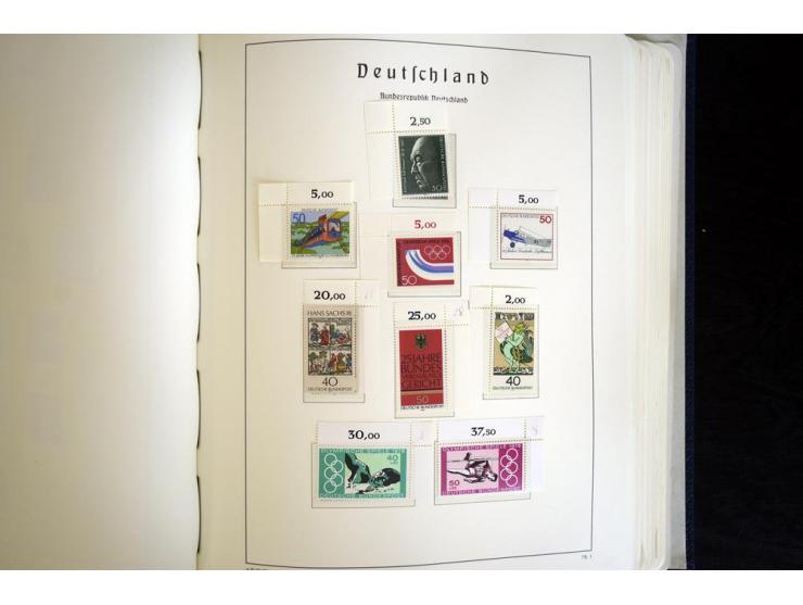 1949/90, postfrisch, in den Hauptnummern weit überkomplette Sammlung, dabei fast alle Werte aus Bogenecke, dabei u.a. Mi.-Nr.