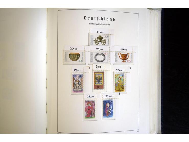 1949/90, postfrisch, in den Hauptnummern weit überkomplette Sammlung, dabei fast alle Werte aus Bogenecke, dabei u.a. Mi.-Nr.