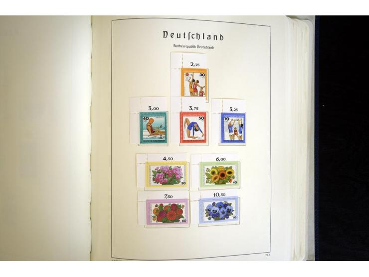 1949/90, postfrisch, in den Hauptnummern weit überkomplette Sammlung, dabei fast alle Werte aus Bogenecke, dabei u.a. Mi.-Nr.
