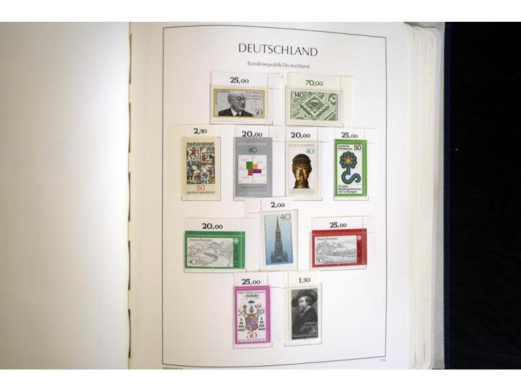 1949/90, postfrisch, in den Hauptnummern weit überkomplette Sammlung, dabei fast alle Werte aus Bogenecke, dabei u.a. Mi.-Nr.