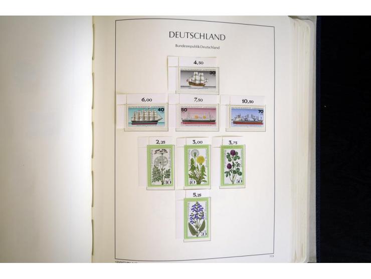 1949/90, postfrisch, in den Hauptnummern weit überkomplette Sammlung, dabei fast alle Werte aus Bogenecke, dabei u.a. Mi.-Nr.