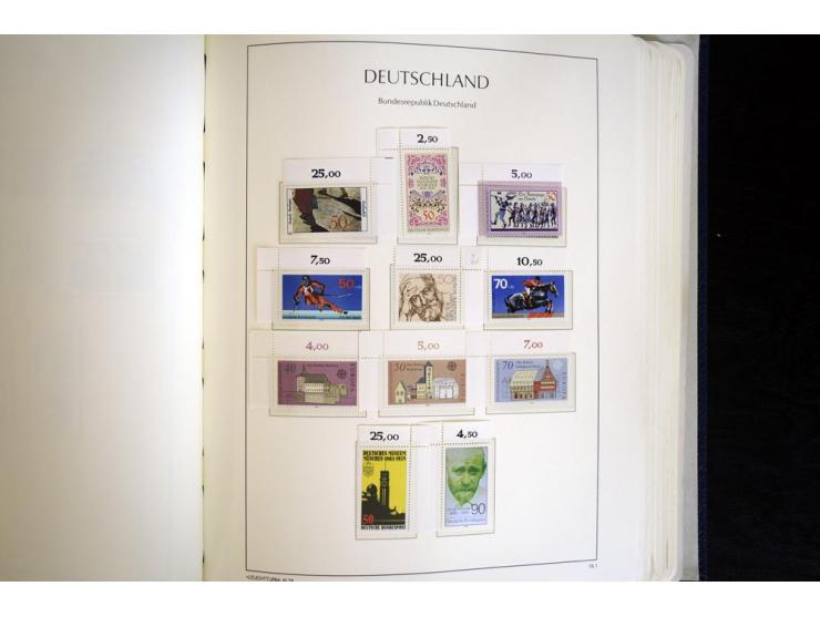 1949/90, postfrisch, in den Hauptnummern weit überkomplette Sammlung, dabei fast alle Werte aus Bogenecke, dabei u.a. Mi.-Nr.