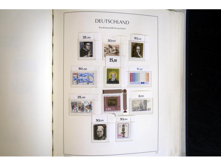 1949/90, postfrisch, in den Hauptnummern weit überkomplette Sammlung, dabei fast alle Werte aus Bogenecke, dabei u.a. Mi.-Nr.