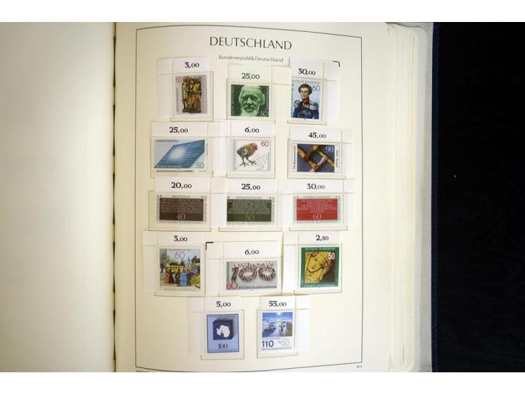 1949/90, postfrisch, in den Hauptnummern weit überkomplette Sammlung, dabei fast alle Werte aus Bogenecke, dabei u.a. Mi.-Nr.