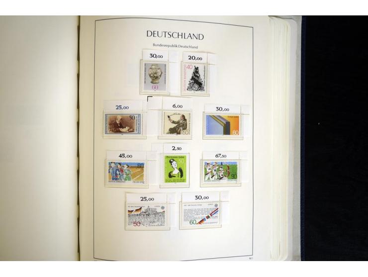 1949/90, postfrisch, in den Hauptnummern weit überkomplette Sammlung, dabei fast alle Werte aus Bogenecke, dabei u.a. Mi.-Nr.