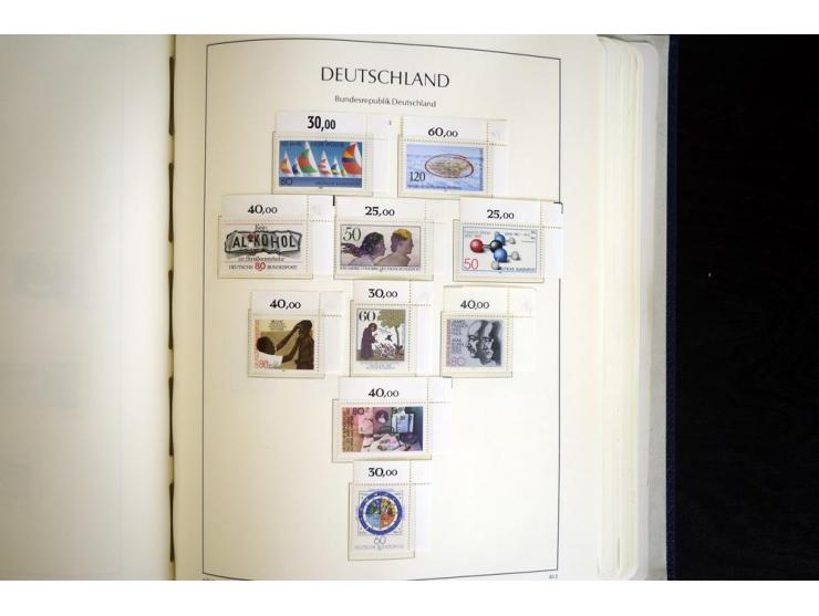1949/90, postfrisch, in den Hauptnummern weit überkomplette Sammlung, dabei fast alle Werte aus Bogenecke, dabei u.a. Mi.-Nr.