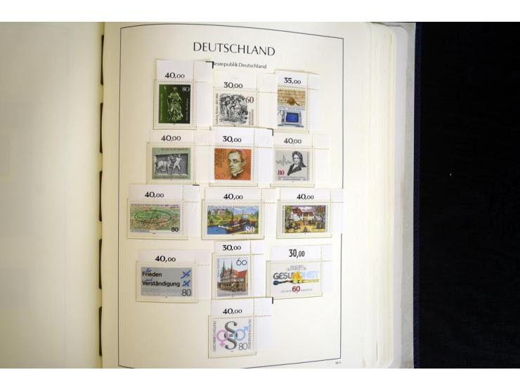 1949/90, postfrisch, in den Hauptnummern weit überkomplette Sammlung, dabei fast alle Werte aus Bogenecke, dabei u.a. Mi.-Nr.