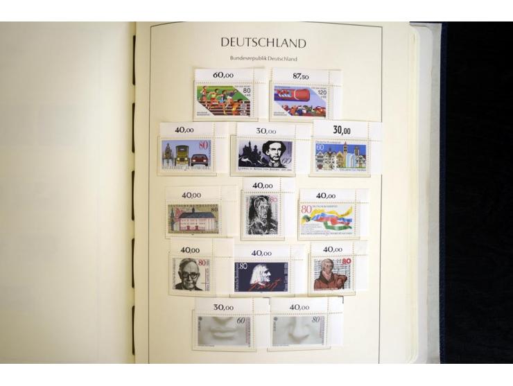 1949/90, postfrisch, in den Hauptnummern weit überkomplette Sammlung, dabei fast alle Werte aus Bogenecke, dabei u.a. Mi.-Nr.