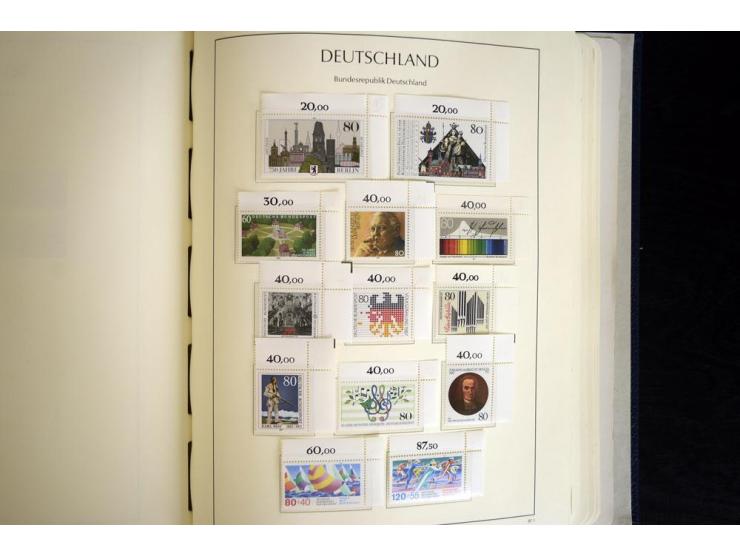 1949/90, postfrisch, in den Hauptnummern weit überkomplette Sammlung, dabei fast alle Werte aus Bogenecke, dabei u.a. Mi.-Nr.